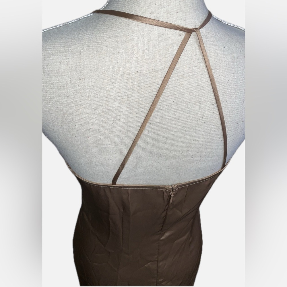 Express Dress with Knot Detail - Picture 4 of 9